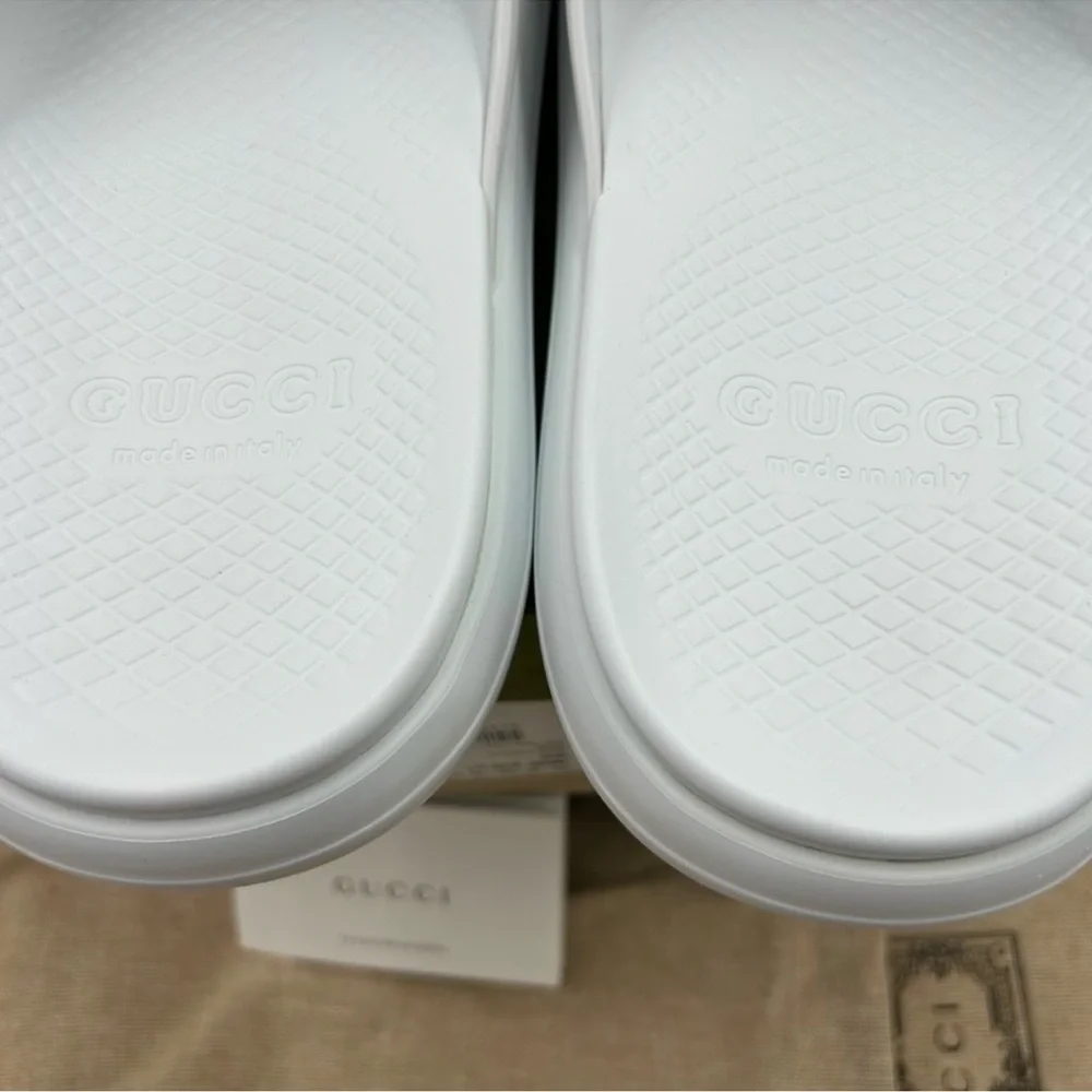 Men’s Gucci, web striped rubber pool slide size 11 made in Italy. Newest style! - Picture 8 of 12